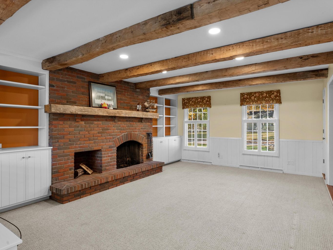 Manitowoc, Wisconsin, 54220, United States, 4 Bedrooms Bedrooms, ,4 BathroomsBathrooms,Residential,For Sale,1982773