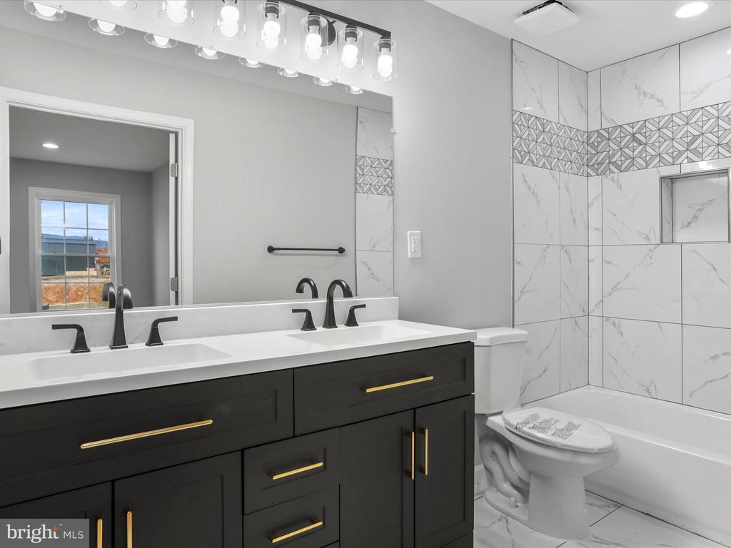 Woodstock, Virginia, 22664, United States, 5 Bedrooms Bedrooms, ,3 BathroomsBathrooms,Residential,For Sale,1982458