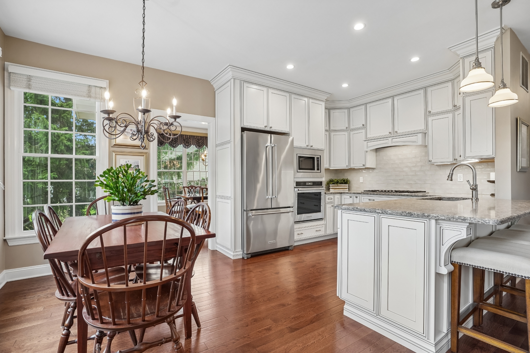  ?Staats Farm? Colonial Blends Classic Charm with Modern Updates - 物件實景
