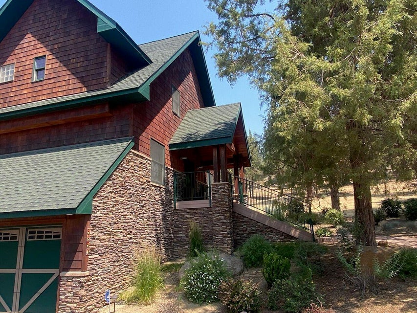 KLAMATH FALLS, Oregon, 97601, United States, 3 Bedrooms Bedrooms, ,3 BathroomsBathrooms,Residential,For Sale,1973852