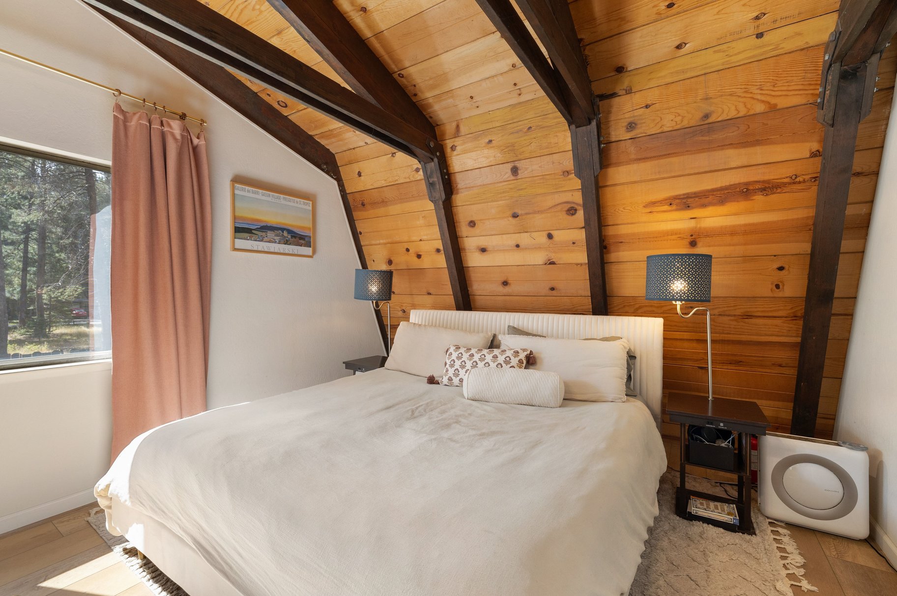  Charming Gambrel-Style Home in a Peaceful Setting - 物件實景