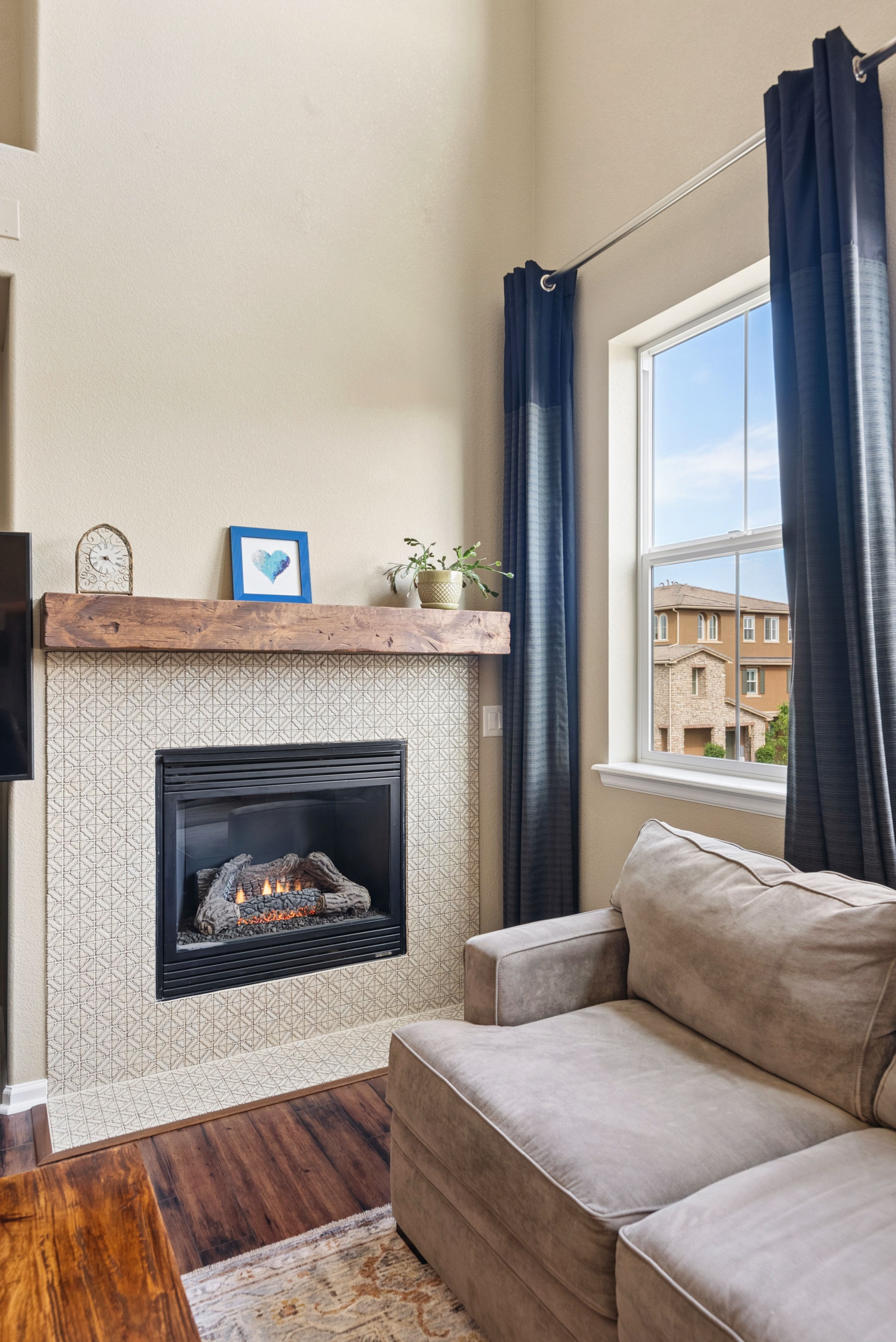  Beautifully Positioned On Premium Lot And Breathtaking Mountain Views - 物件實景