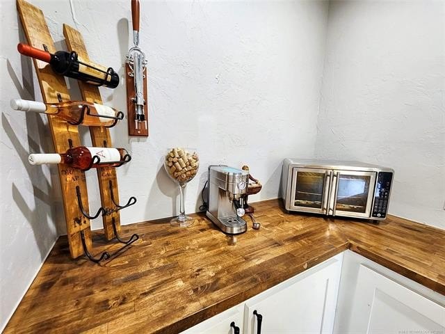 Tahlequah, Oklahoma, 74464, United States, 4 Bedrooms Bedrooms, ,4 BathroomsBathrooms,Residential,For Sale,1984008