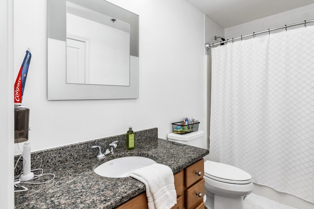 Haverhill, Massachusetts, 01832, United States, 2 Bedrooms Bedrooms, ,3 BathroomsBathrooms,Residential,For Sale,1931401