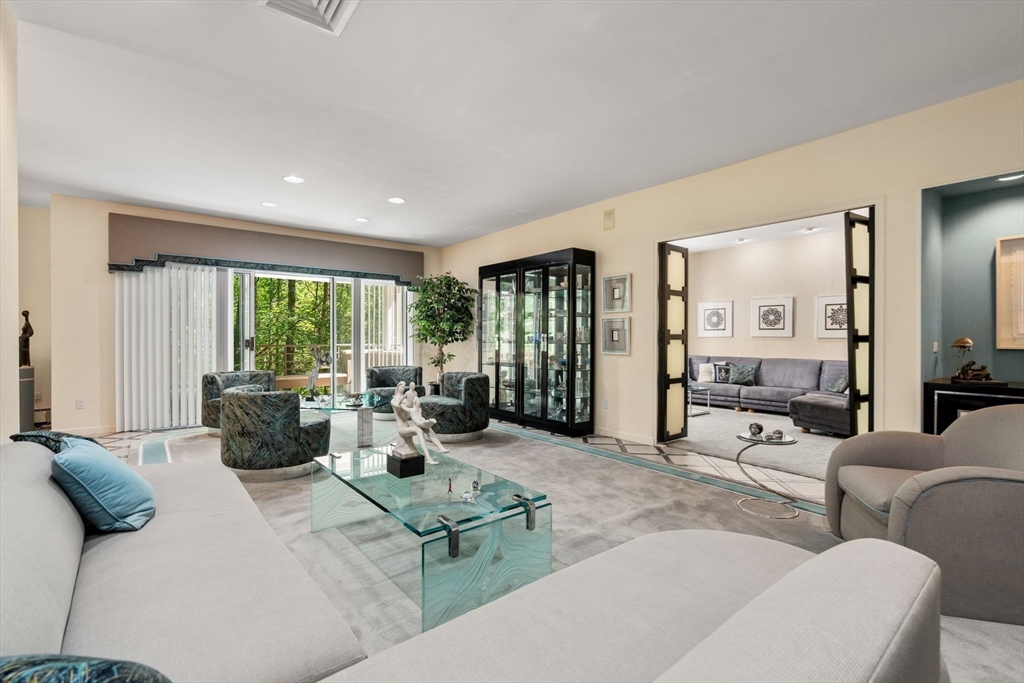 Boston, Massachusetts, 02467, United States, 2 Bedrooms Bedrooms, ,3 BathroomsBathrooms,Residential,For Sale,1940197