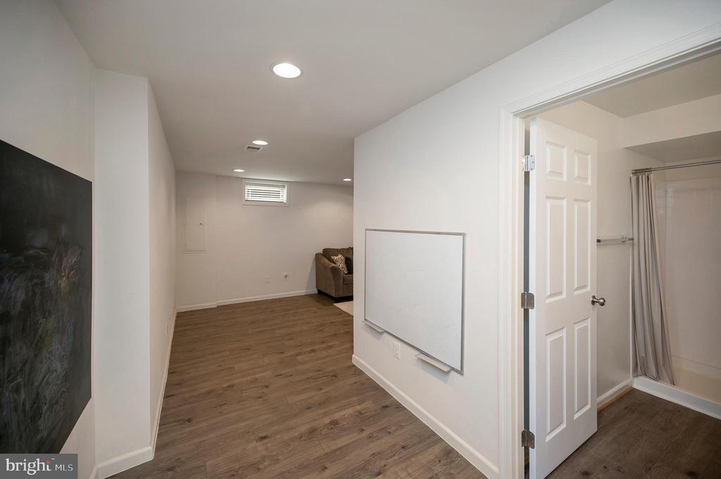 Fredericksburg, Virginia, 22407, United States, 4 Bedrooms Bedrooms, ,4 BathroomsBathrooms,Residential,For Sale,2049321