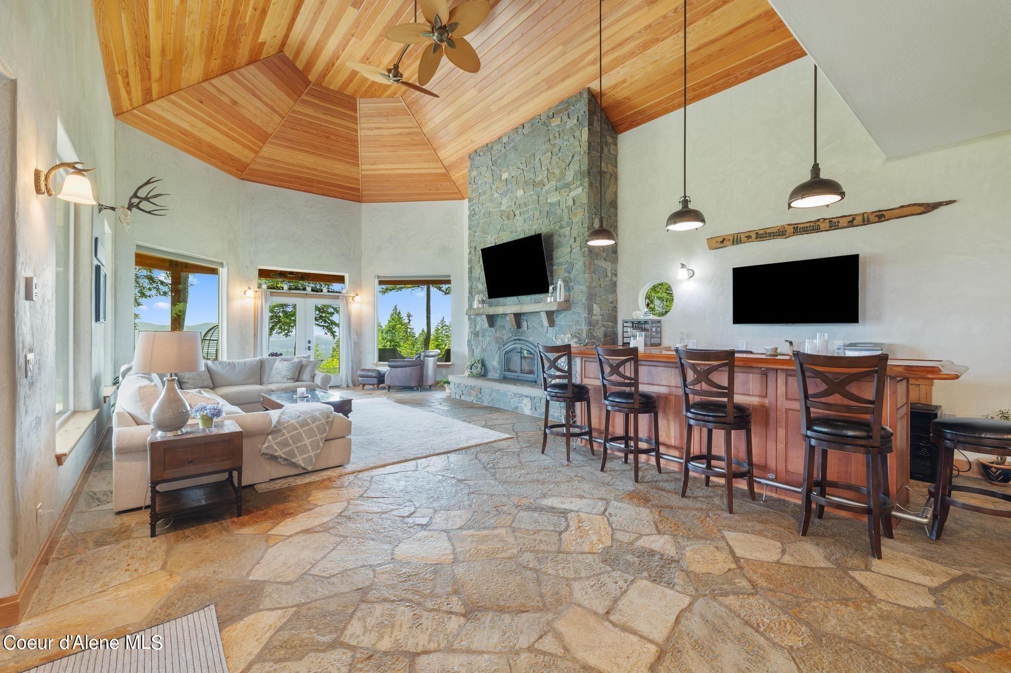 Coeur D'alene, Idaho, 83814, United States, 4 Bedrooms Bedrooms, ,3 BathroomsBathrooms,Residential,For Sale,1795061