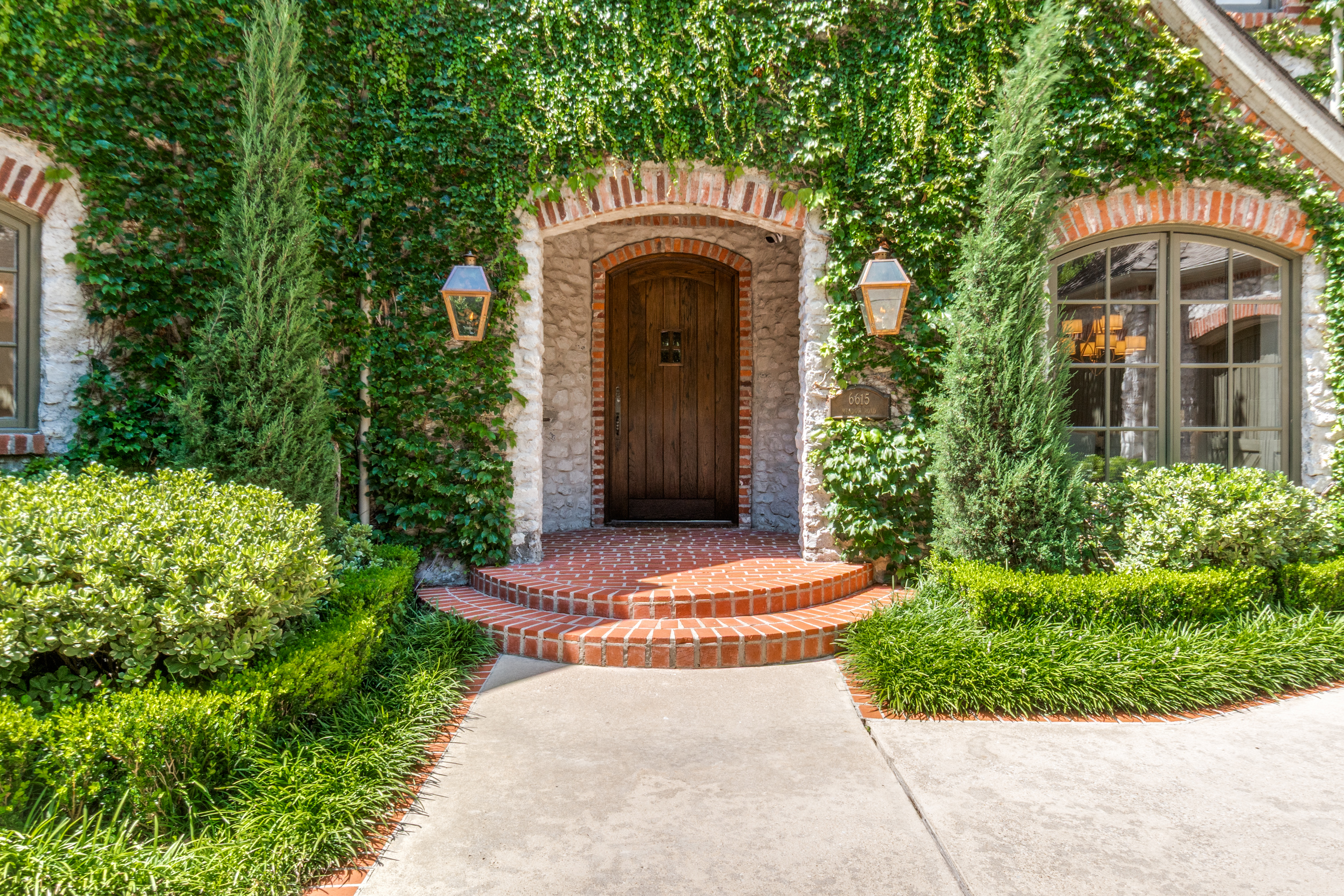  Updated European Transitional in the heart of Preston Hollow - 物件實景