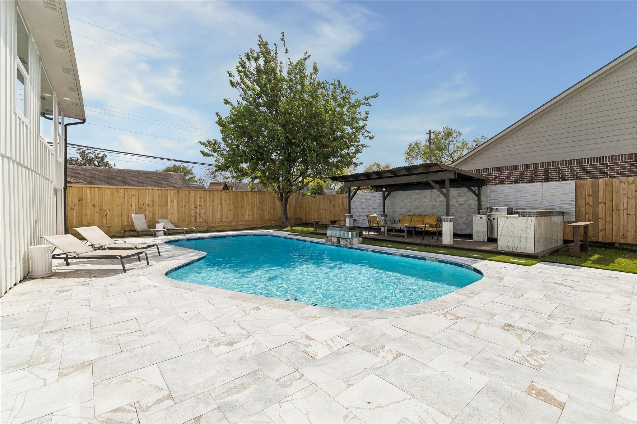  2302 Brooktree Drive - 物件實景