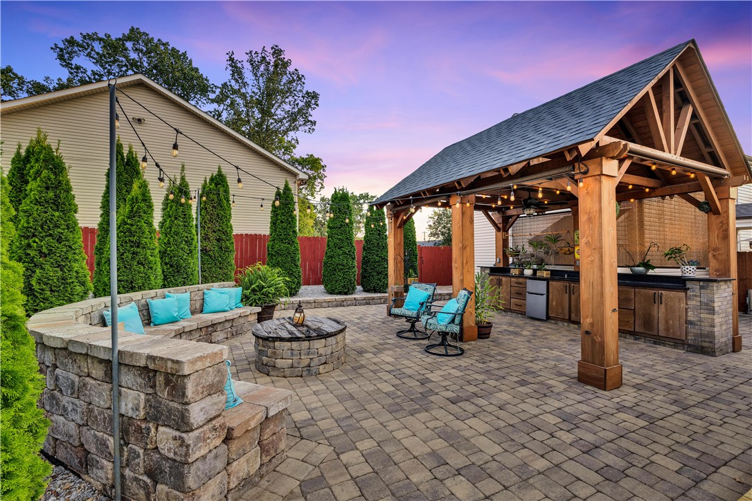 Greenville, South Carolina, 29607, United States, 5 Bedrooms Bedrooms, ,4 BathroomsBathrooms,Residential,For Sale,1947987