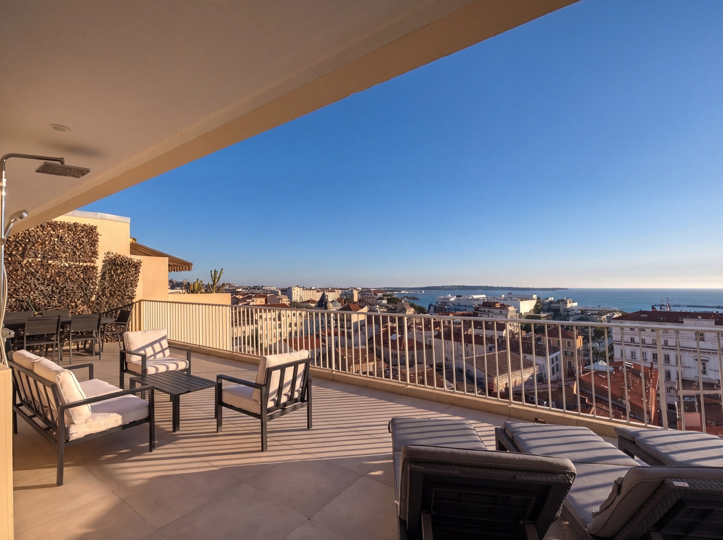  Cannes Forville top floor apartment with 40 sqm terrace panoramic sea views nea… - 物件實景