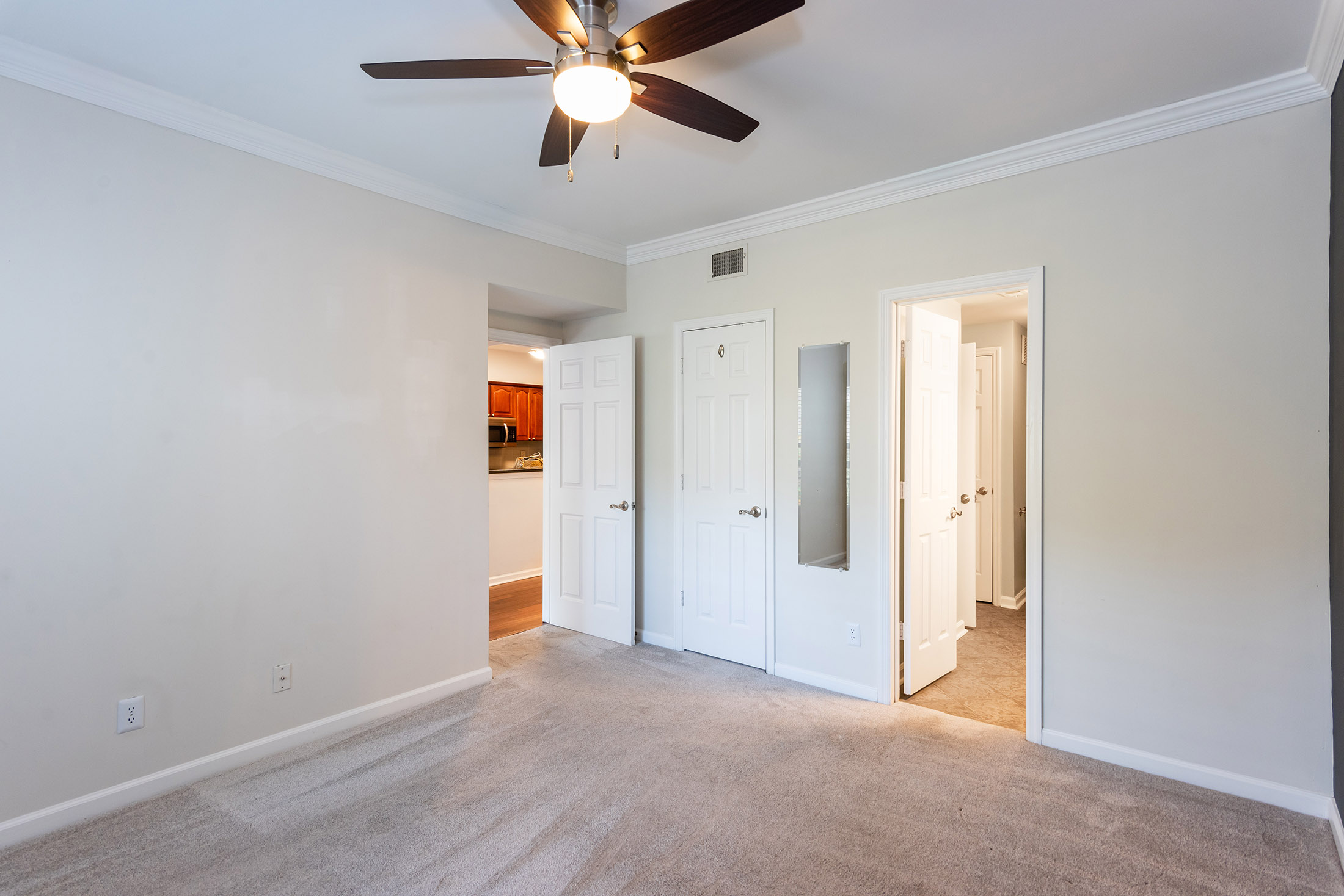  Spacious Corner Unit Condo in Resort-Style Community - 物件實景