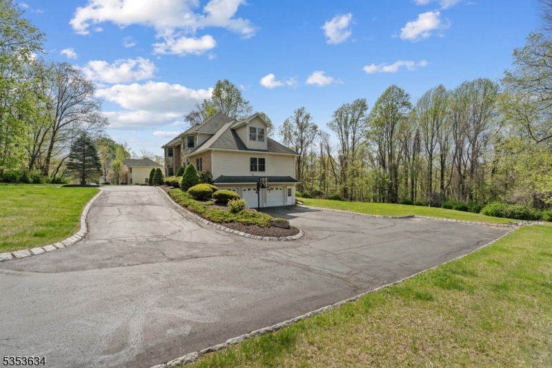 Andover Twp., New Jersey, 07821, United States, 4 Bedrooms Bedrooms, ,3 BathroomsBathrooms,Residential,For Sale,1793413