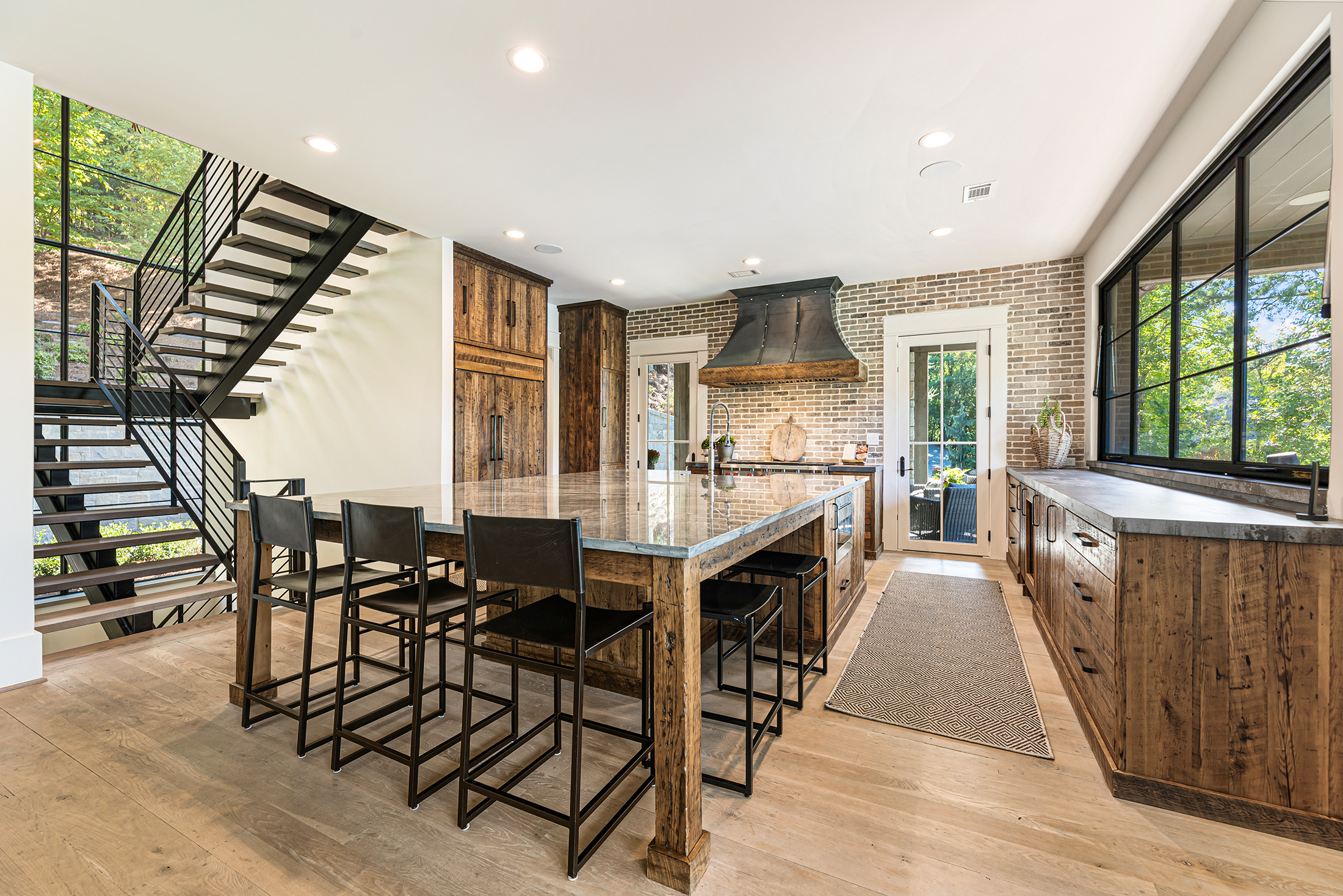  Breathtaking Lake Burton Views from an Exceptional Custom Lakehouse - 物件實景