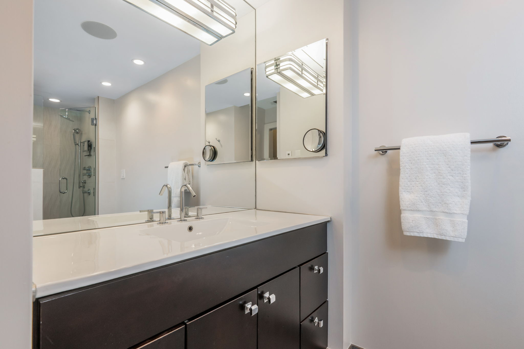  Fully Renovated Two-story Condo in the Iconic Colony House at Colony Square - 物件實景