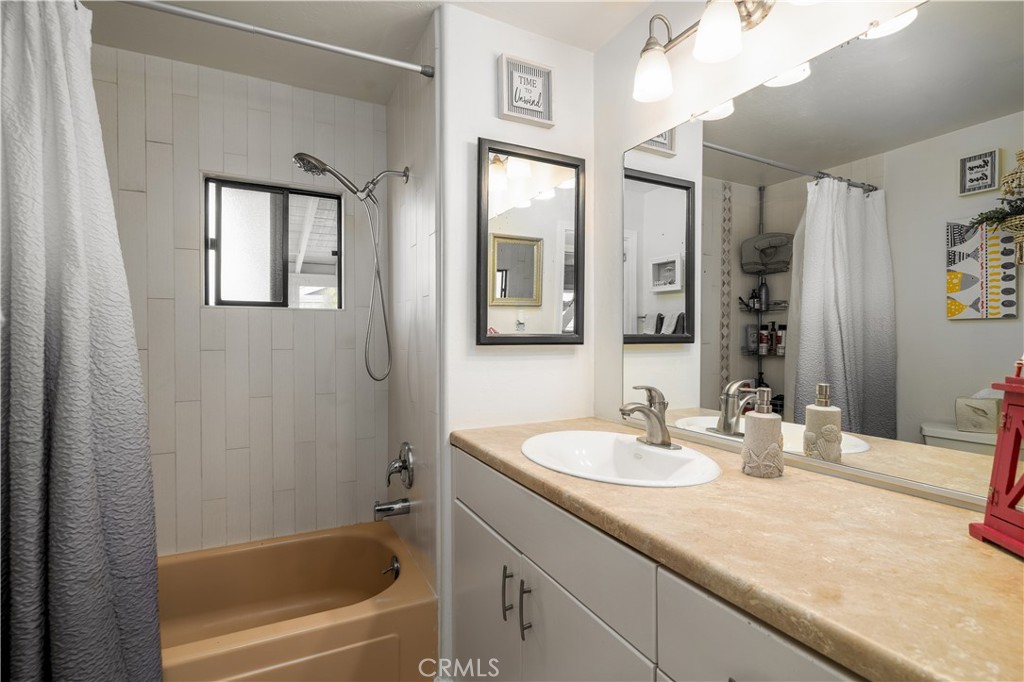 Carlsbad, California, 92011, United States, 2 Bedrooms Bedrooms, ,2 BathroomsBathrooms,Residential,For Sale,2026399