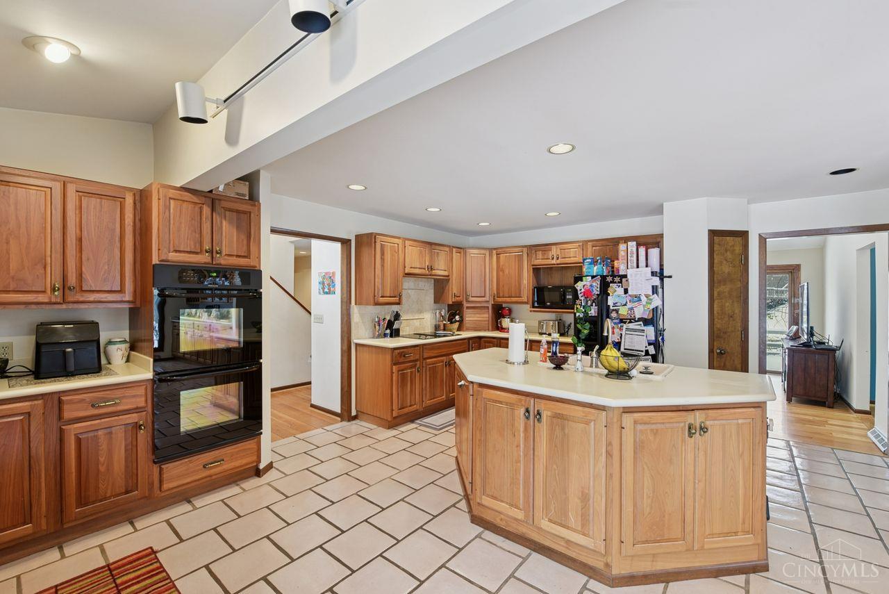 Anderson Twp, Ohio, 45255, United States, 4 Bedrooms Bedrooms, ,3 BathroomsBathrooms,Residential,For Sale,2001955