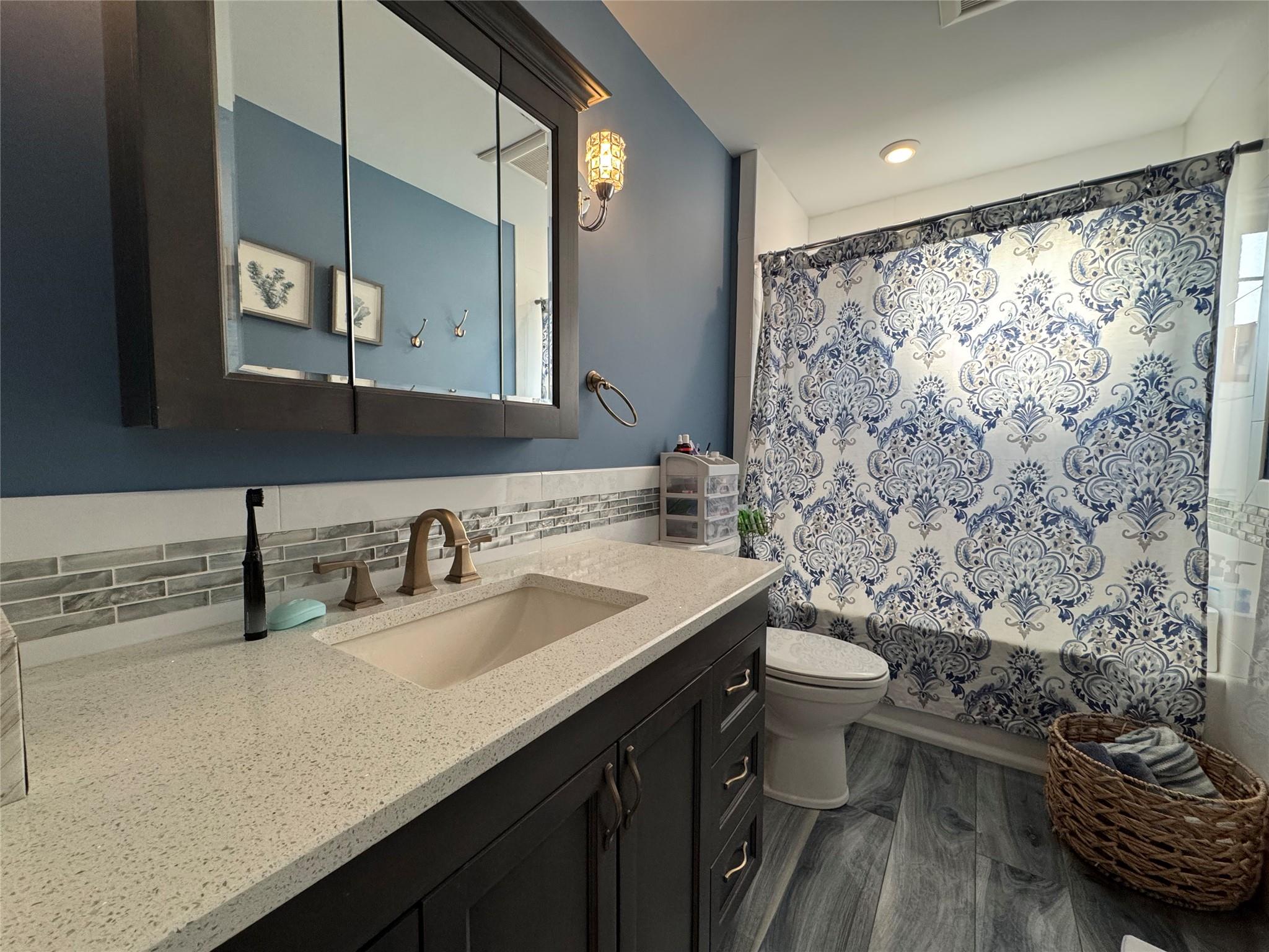 Seaford, New York, 11783, United States, 6 Bedrooms Bedrooms, ,3 BathroomsBathrooms,Residential,For Sale,1766775