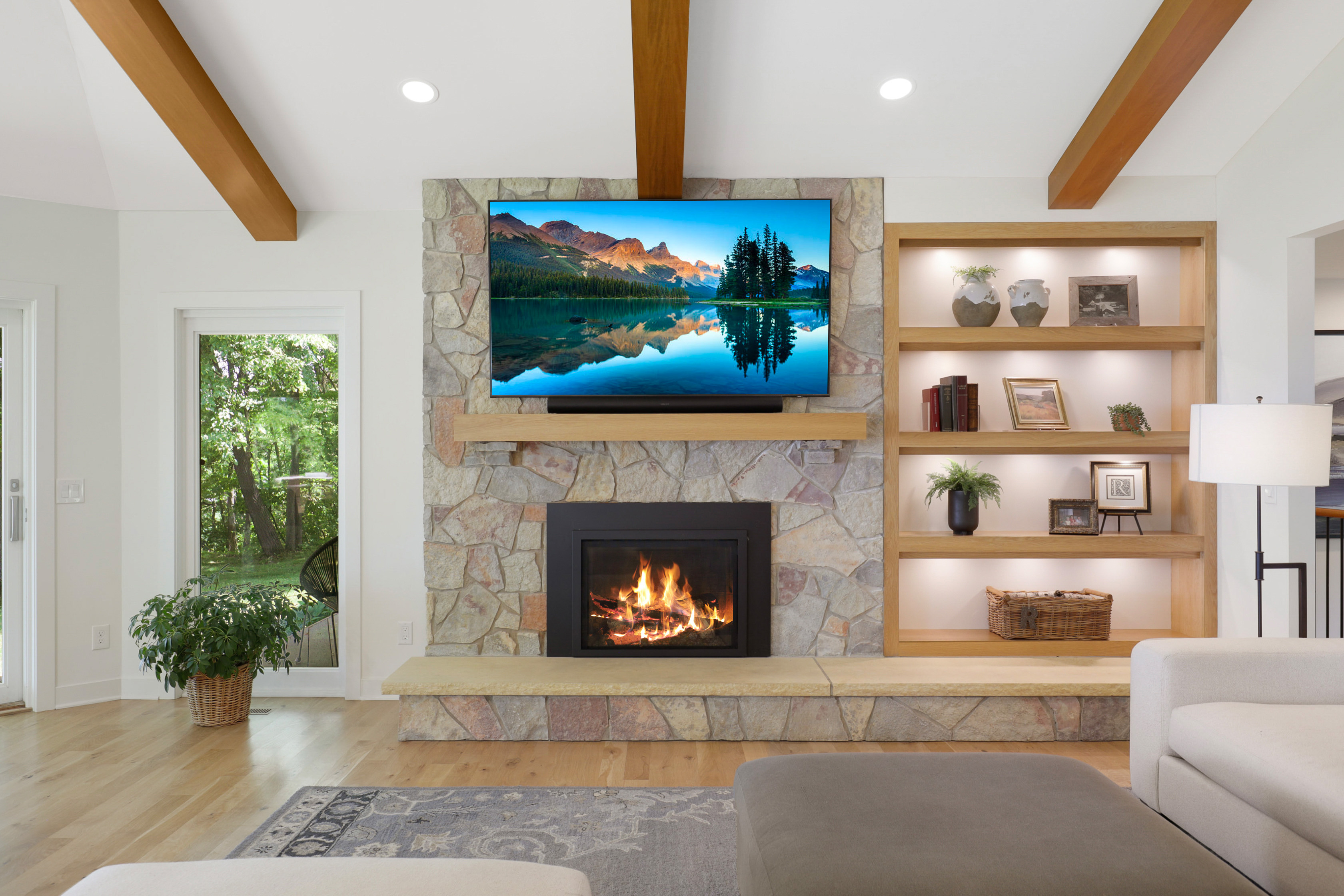  Lakeside Luxury with Timeless Charm and Modern Touches - 物件實景