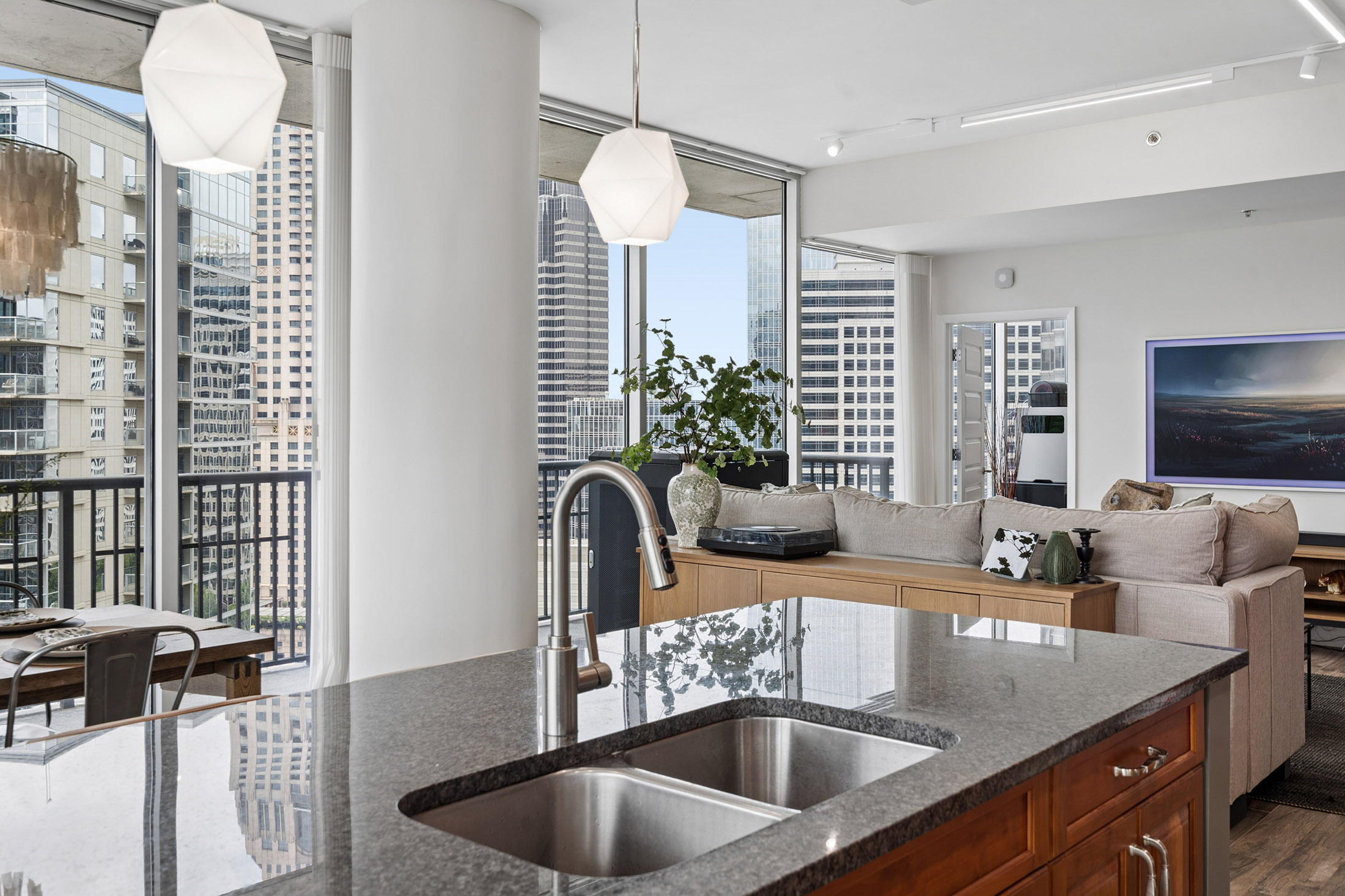  Stunning Southwest Views from Corner Residence at 1010 Midtown - 物件實景