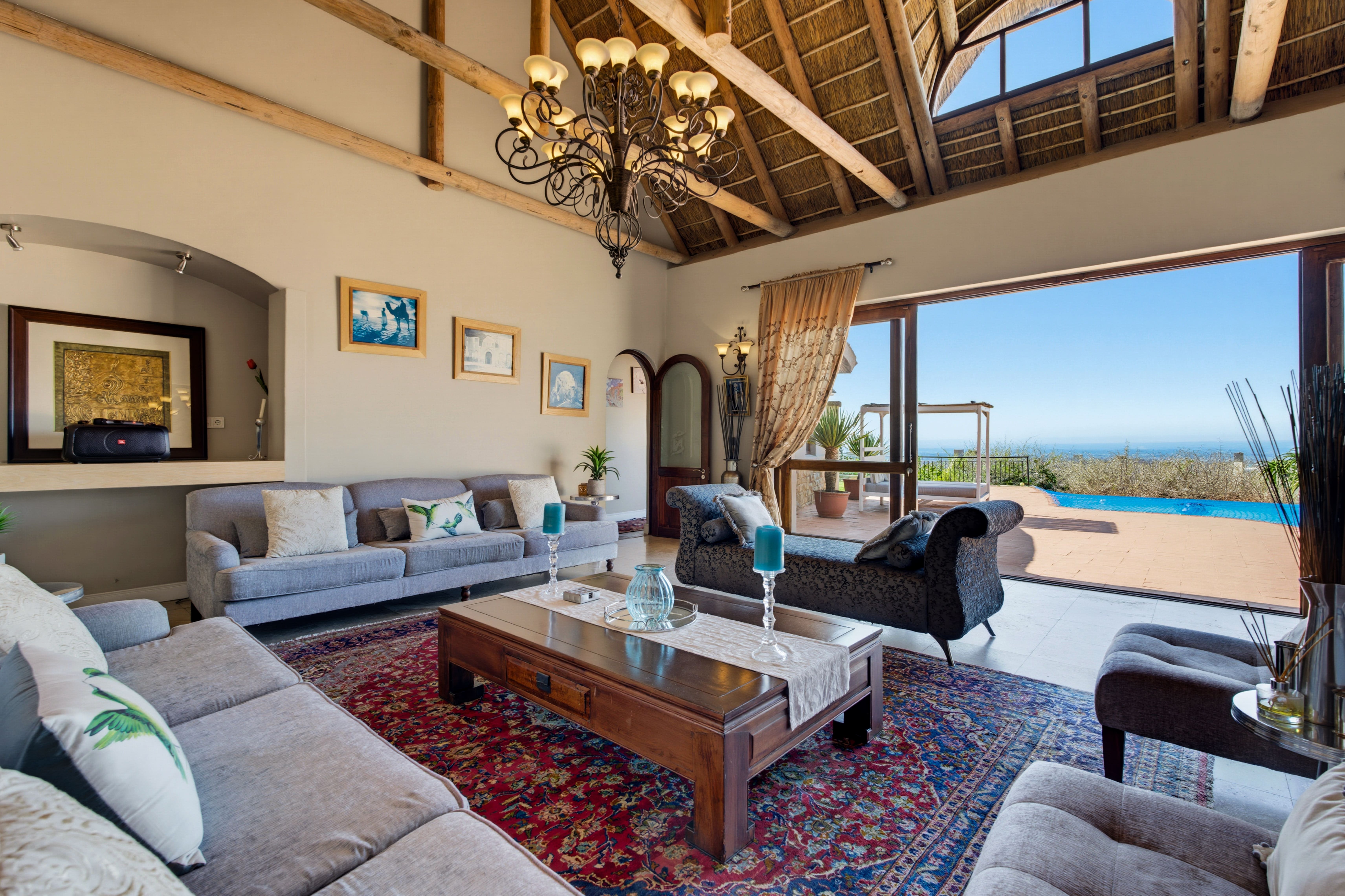  Elevated Family Living with Exceptional Mountain and Valley Views - 物件實景