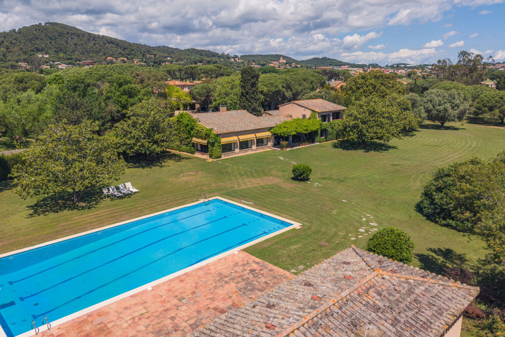  Historic finca with medieval tower and private gardens in Mont-ràs - 物件實景
