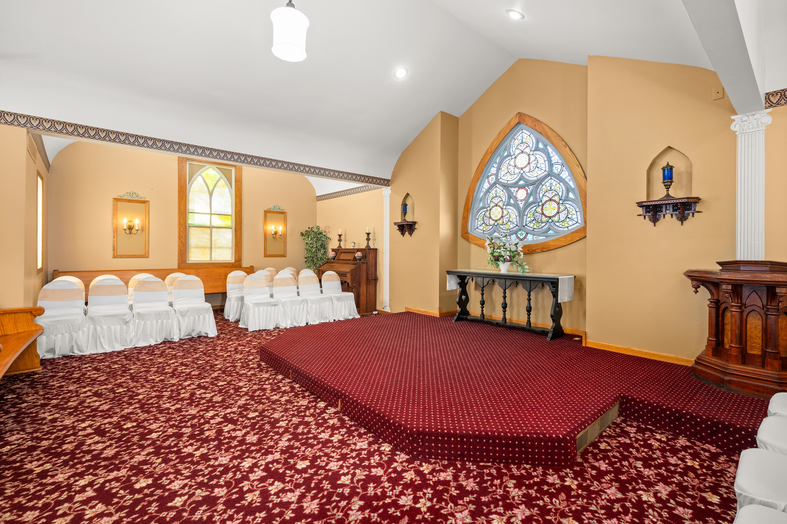 Sycamore, Illinois, 60178, United States, 4 Bedrooms Bedrooms, ,5 BathroomsBathrooms,Residential,For Sale,2001773