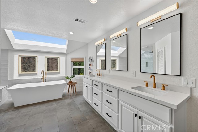 Mission Viejo, California, 92692, United States, 3 Bedrooms Bedrooms, ,3 BathroomsBathrooms,Residential,For Sale,2048848