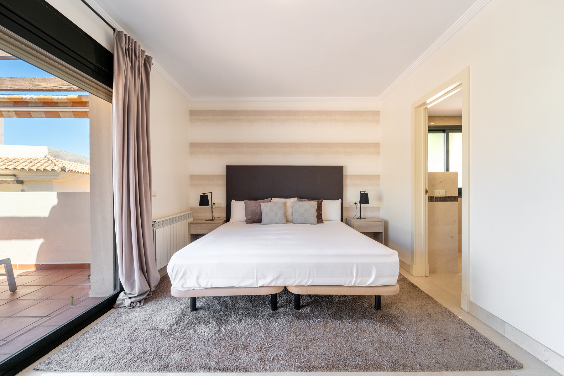  Newly refurbished penthouse with private rooftop terrace in Nueva Andalucía - 物件實景