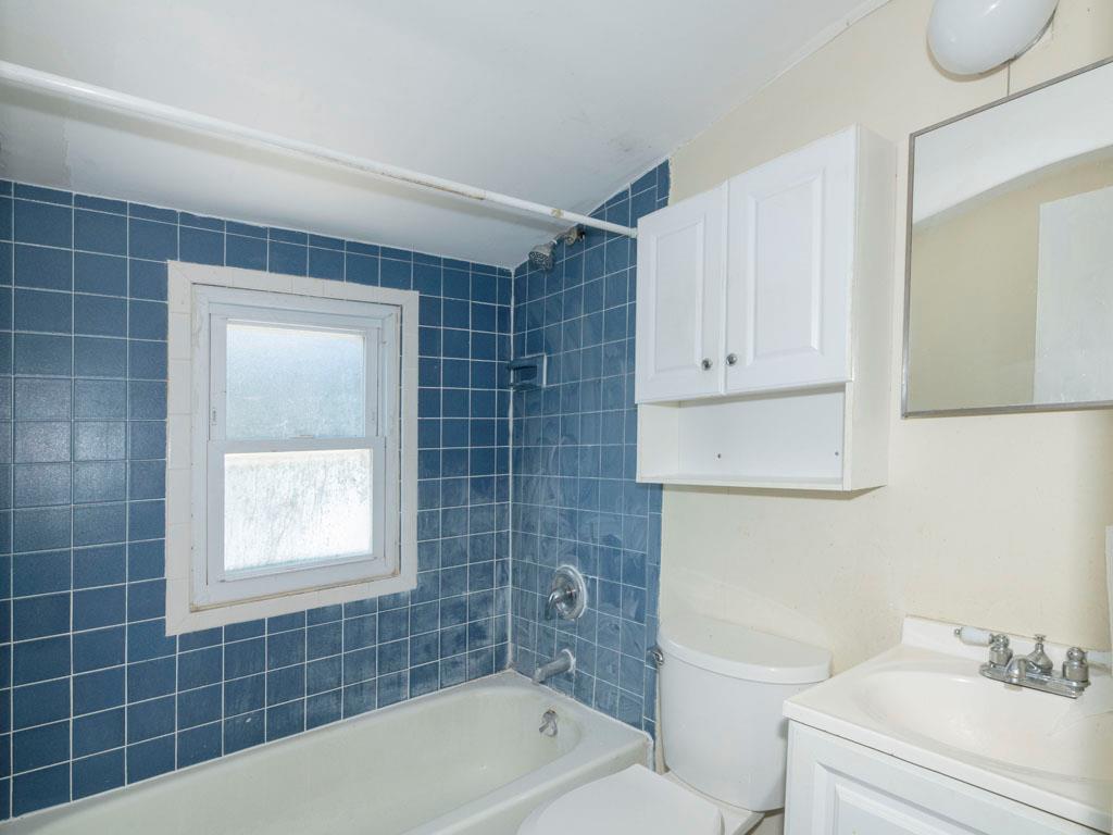 West Islip, New York, 11795, United States, 3 Bedrooms Bedrooms, ,2 BathroomsBathrooms,Residential,For Sale,1923514