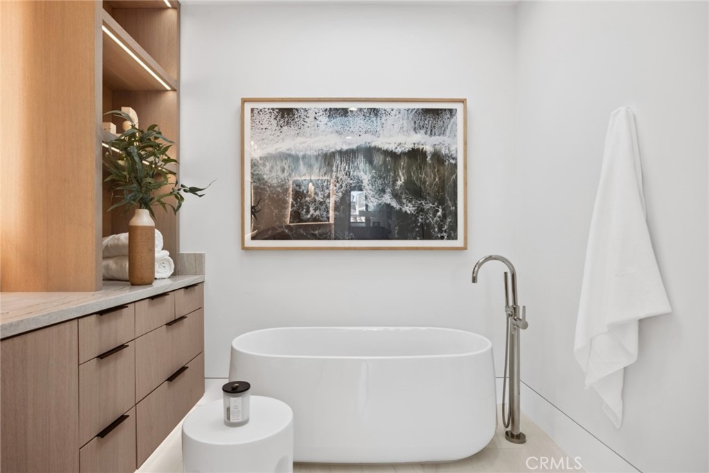 Corona del Mar, California, 92625, United States, 4 Bedrooms Bedrooms, ,5 BathroomsBathrooms,Residential,For Sale,1903577