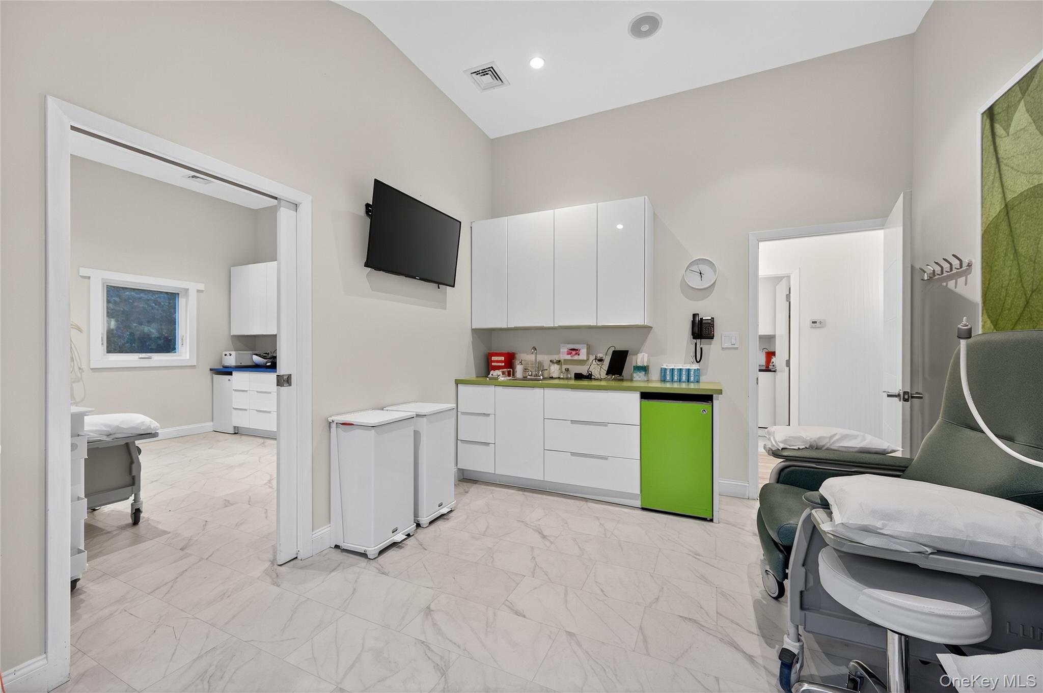  634 Park Avenue, Huntington, NY, 11743 - 物件實景