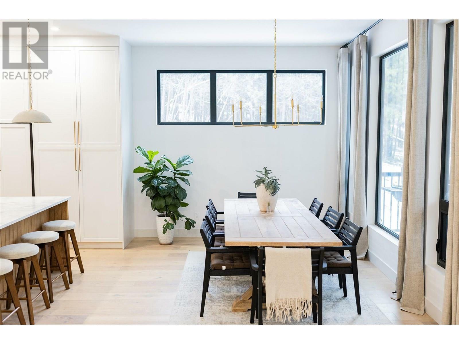 GRAND FORKS, British Columbia, V0H 1H2, CA, 5 Bedrooms Bedrooms, ,5 BathroomsBathrooms,Residential,For Sale,1868553