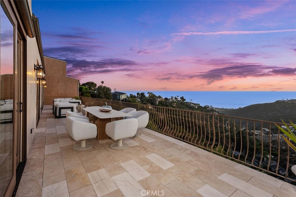 Laguna Beach, California, 92651, United States, 5 Bedrooms Bedrooms, ,6 BathroomsBathrooms,Residential,For Sale,1908512