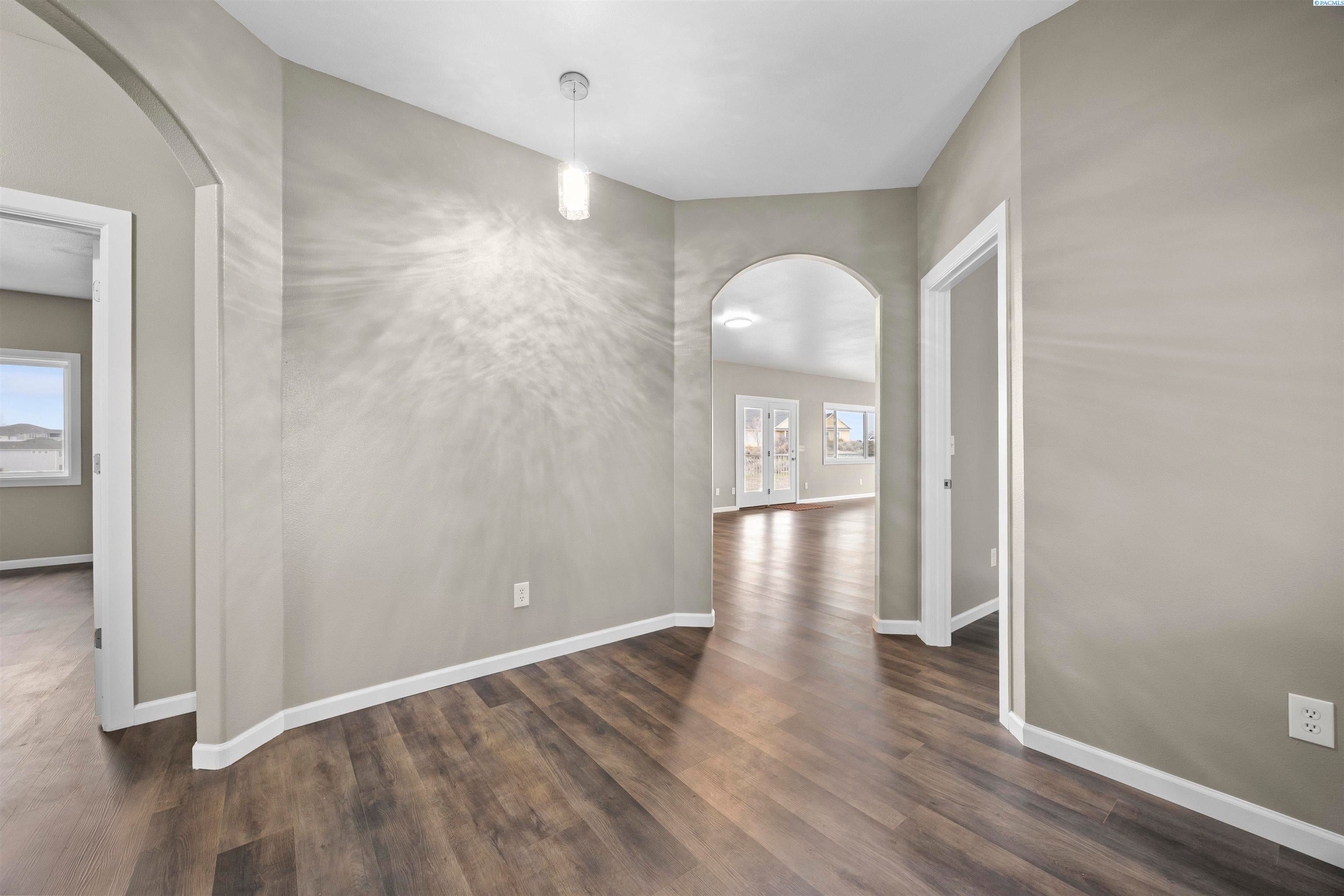 West Richland, Washington, 99353, United States, 5 Bedrooms Bedrooms, ,3 BathroomsBathrooms,Residential,For Sale,2020893