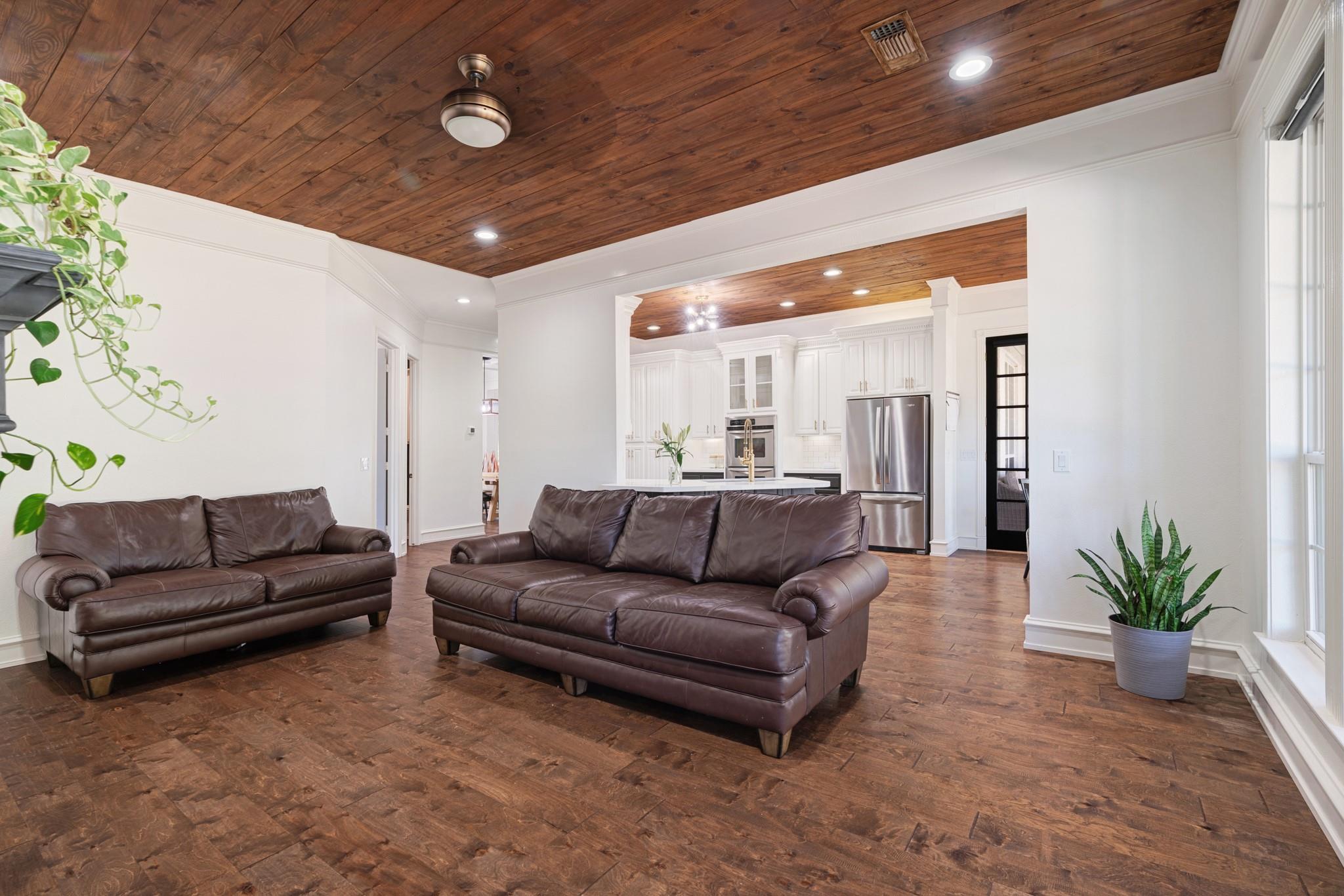 Paris, Texas, 75462, United States, 5 Bedrooms Bedrooms, ,4 BathroomsBathrooms,Residential,For Sale,1977755