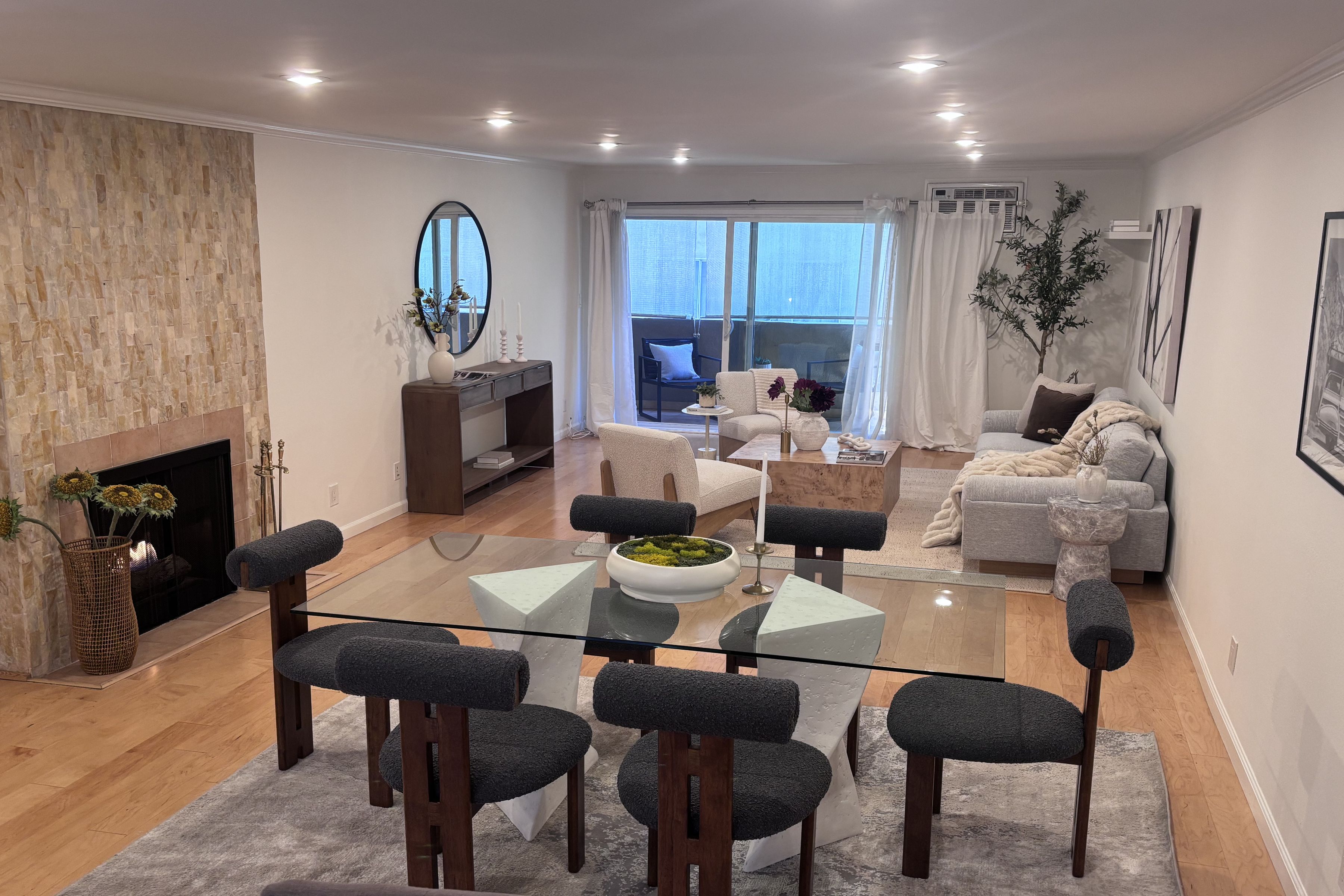  2320 S Bentley Ave - 物件實景