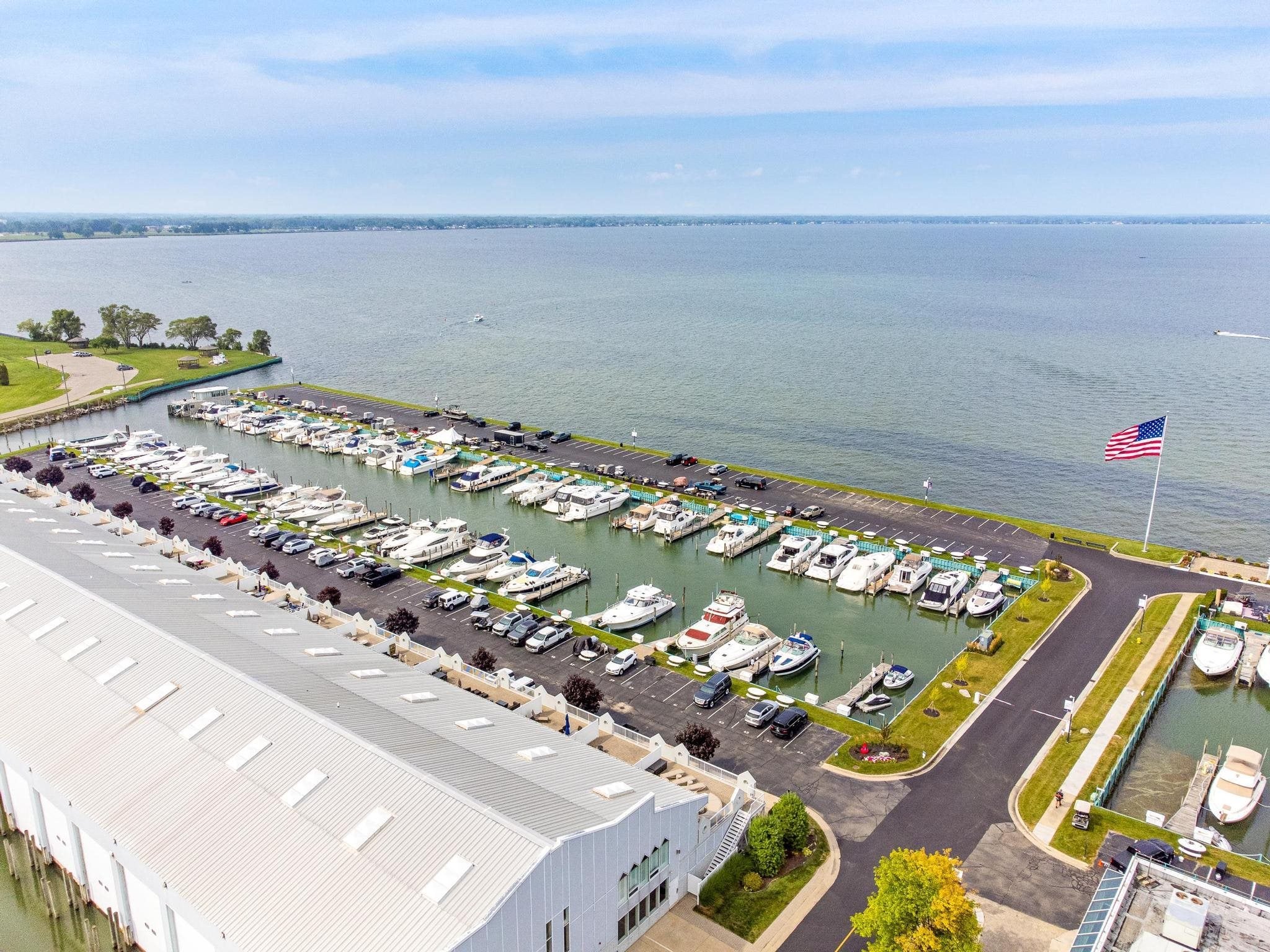 Harrison Twp, Michigan, 48045, United States, 2 Bedrooms Bedrooms, ,3 BathroomsBathrooms,Residential,For Sale,1979598