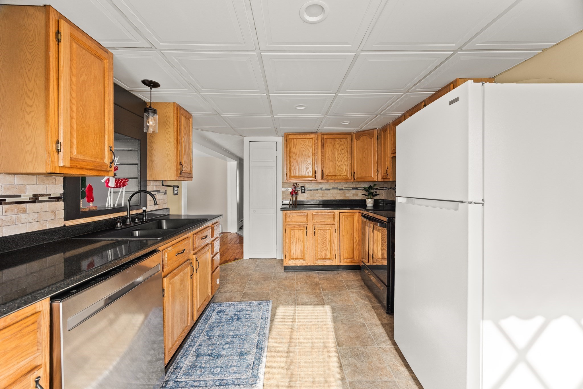 Taunton, Massachusetts, 02780, United States, 4 Bedrooms Bedrooms, ,2 BathroomsBathrooms,Residential,For Sale,2007506