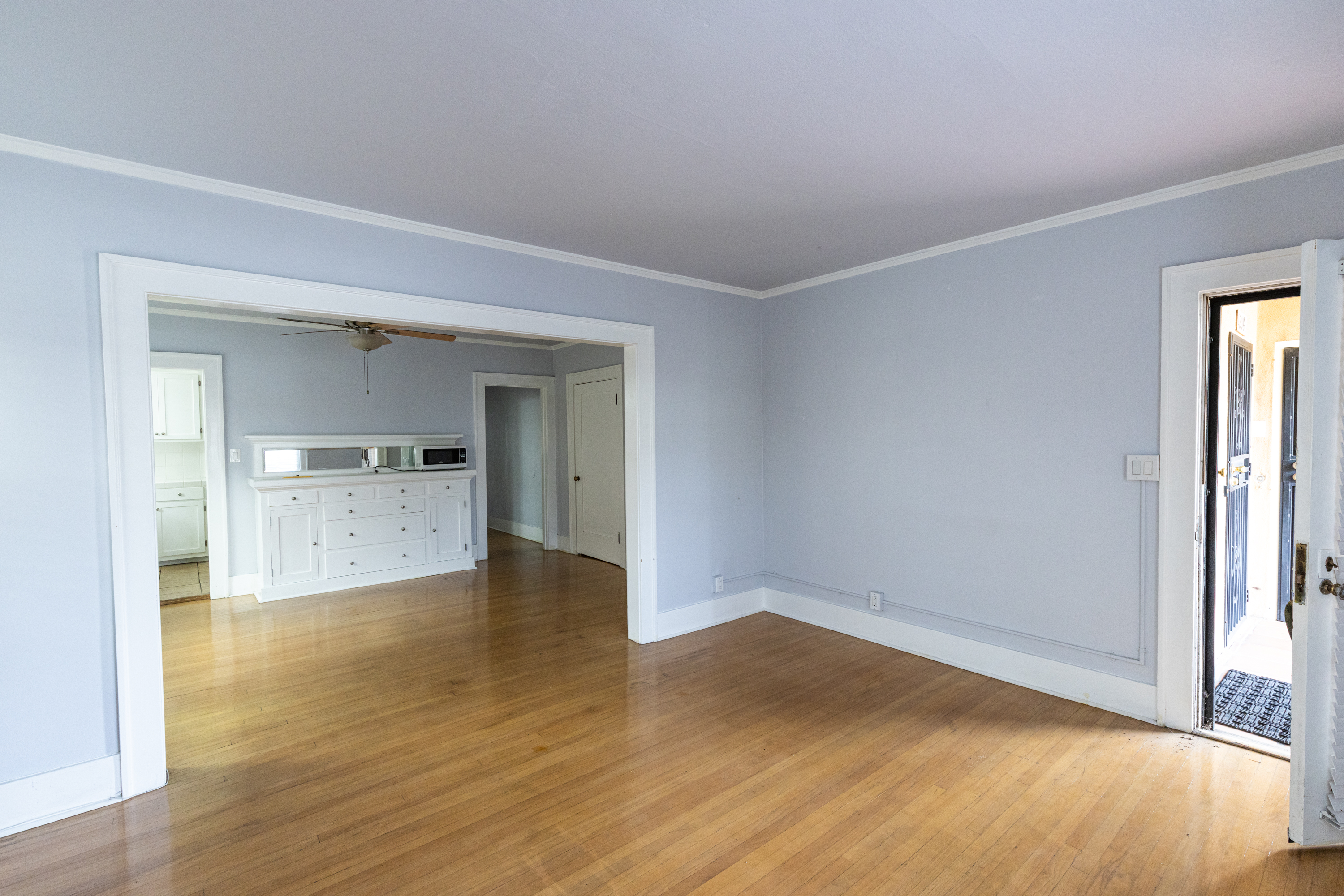 Los Angeles, California, 90019, United States, 8 Bedrooms Bedrooms, ,4 BathroomsBathrooms,Residential,For Sale,1974738