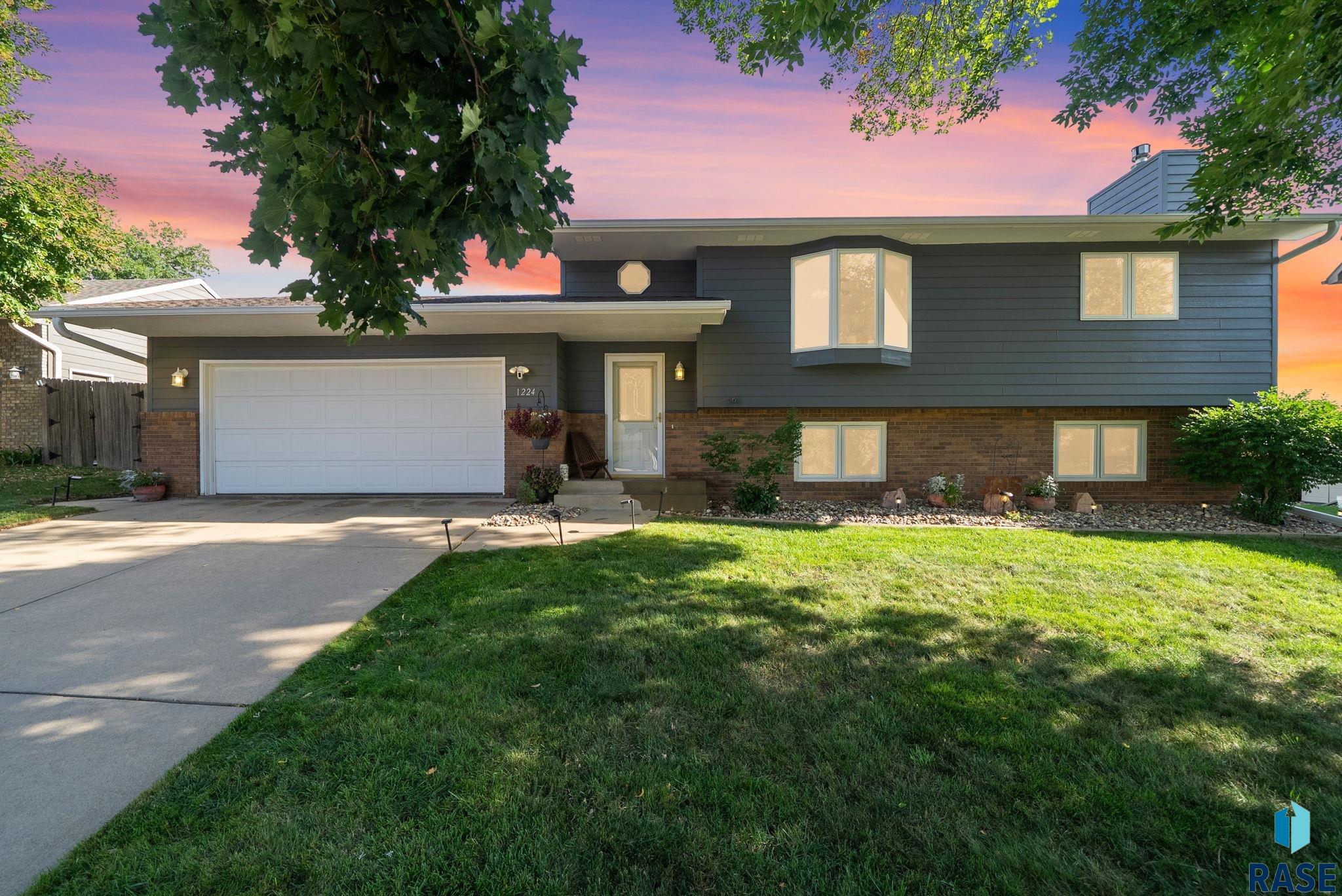 Dunham Cir, Sioux Falls, SD 57106