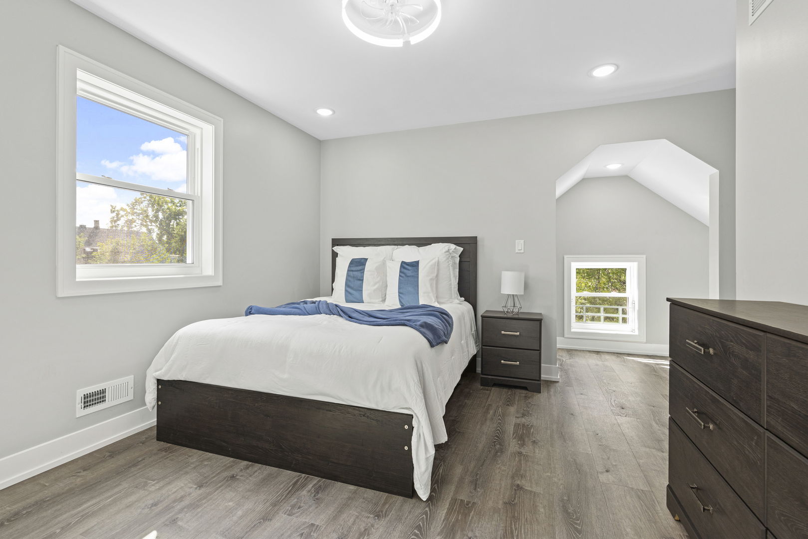 Chicago, Illinois, 60623, United States, 6 Bedrooms Bedrooms, ,Residential,For Sale,1958616