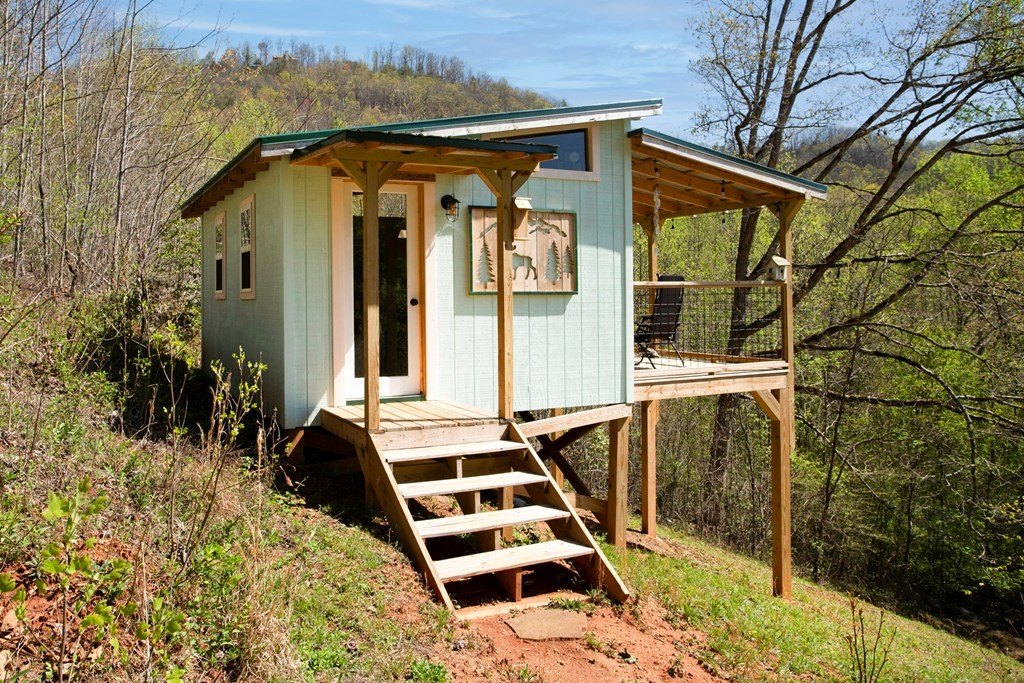 Hayesville, North Carolina, 28904, United States, 3 Bedrooms Bedrooms, ,4 BathroomsBathrooms,Residential,For Sale,1924483