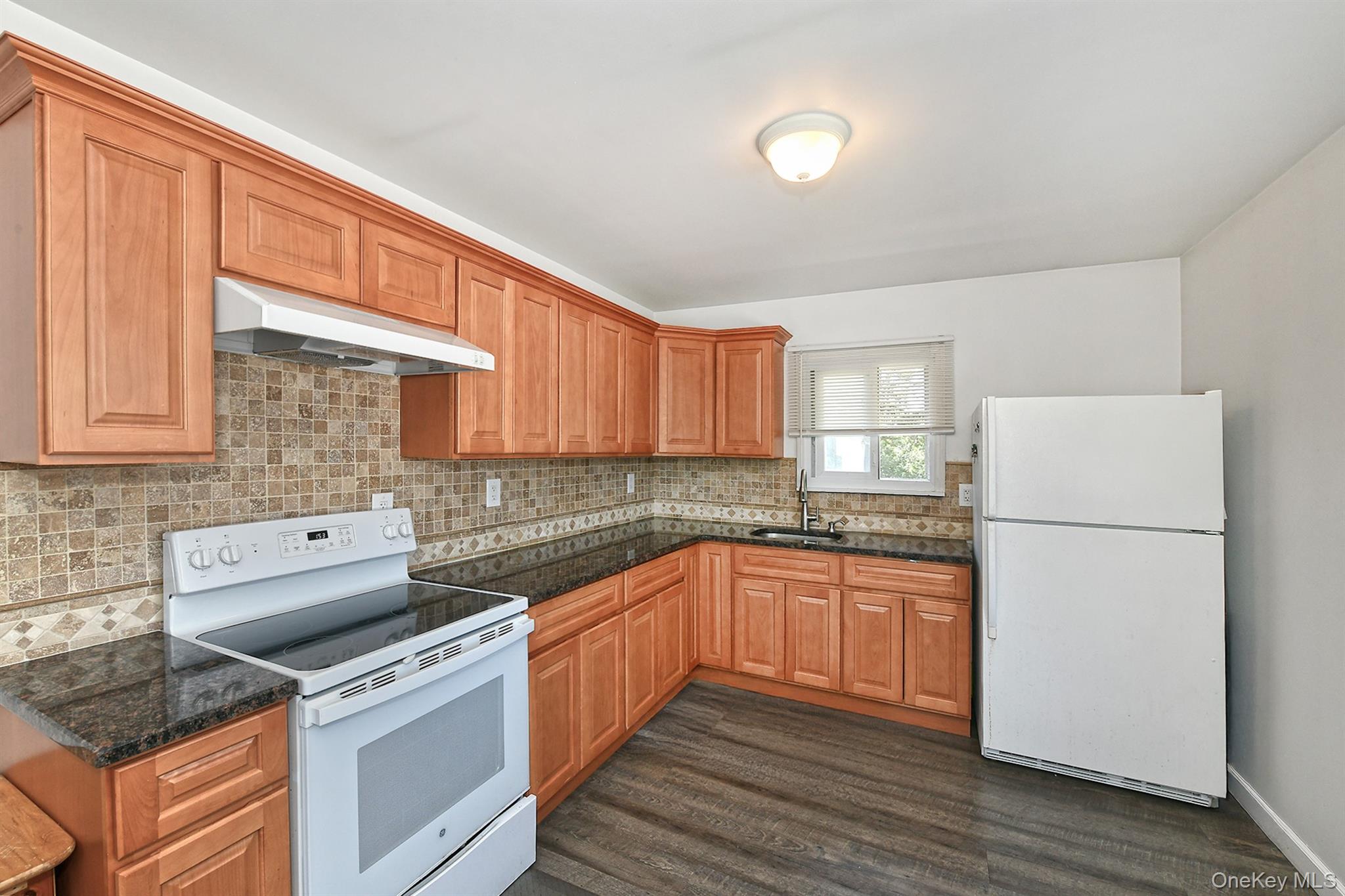 Medford, New York, 11763, United States, 5 Bedrooms Bedrooms, ,2 BathroomsBathrooms,Residential,For Sale,1947086