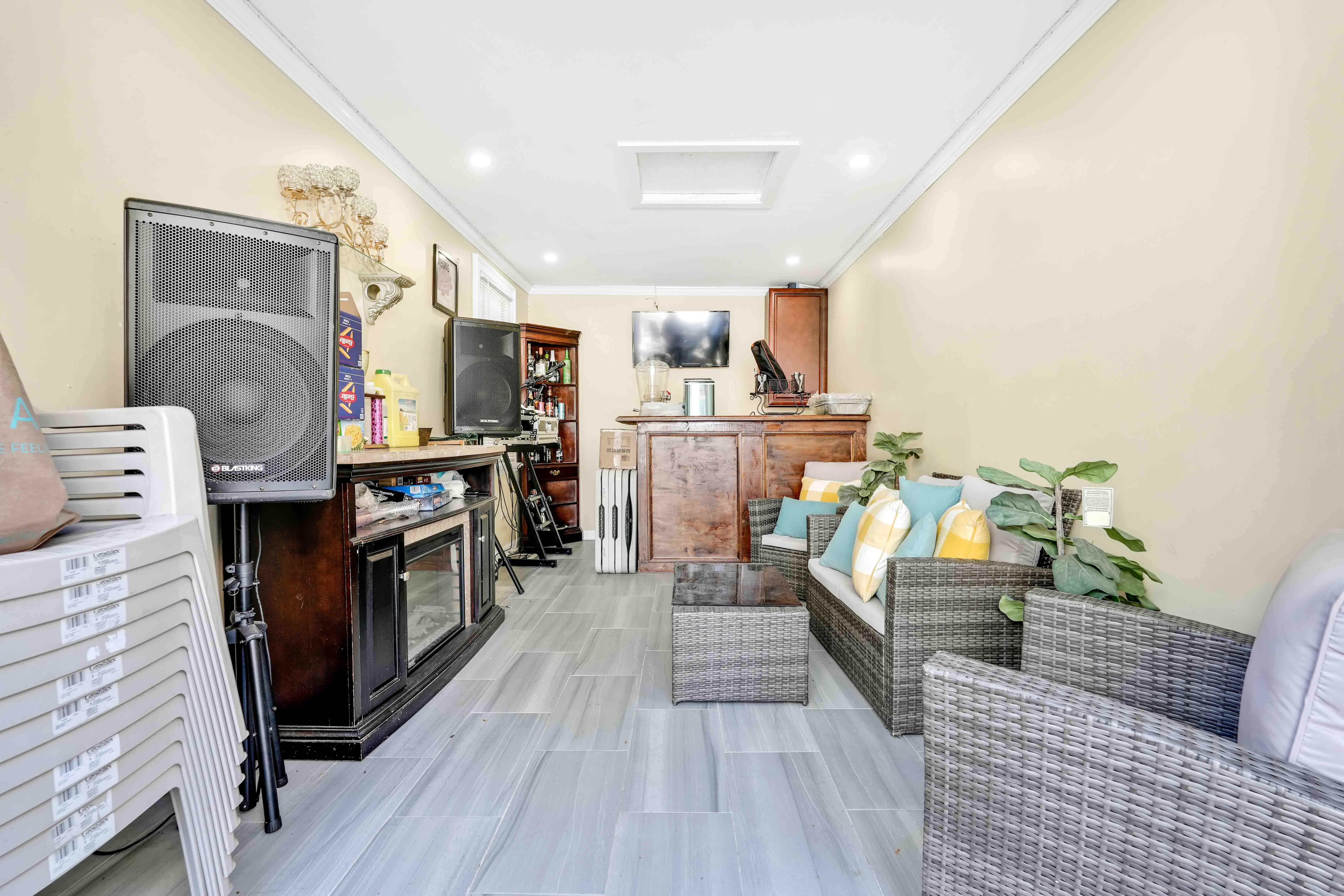 Queens Village, New York, 11429, United States, 4 Bedrooms Bedrooms, ,3 BathroomsBathrooms,Residential,For Sale,2048464