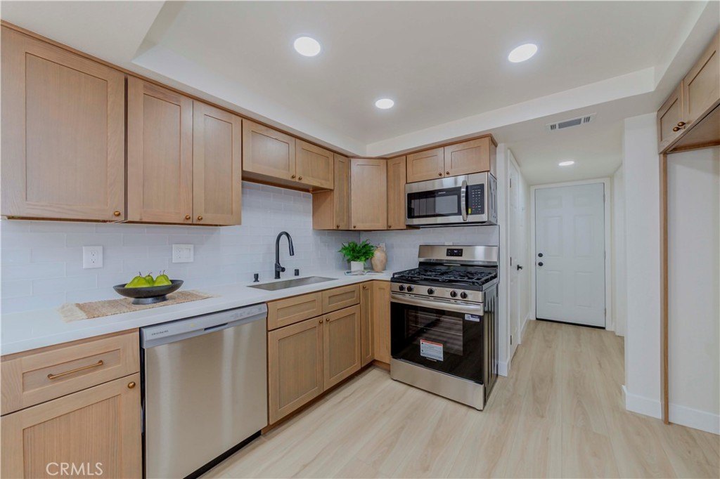 Fullerton, California, 92833, United States, 2 Bedrooms Bedrooms, ,3 BathroomsBathrooms,Residential,For Sale,1890982