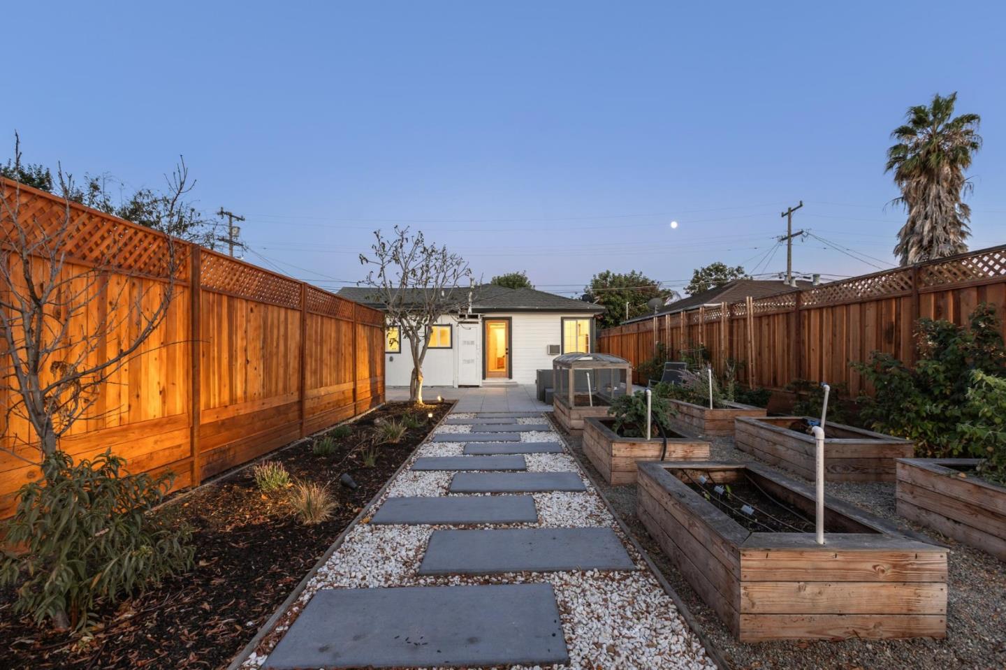 East Palo Alto, California, 94303, United States, 3 Bedrooms Bedrooms, ,2 BathroomsBathrooms,Residential,For Sale,1947382