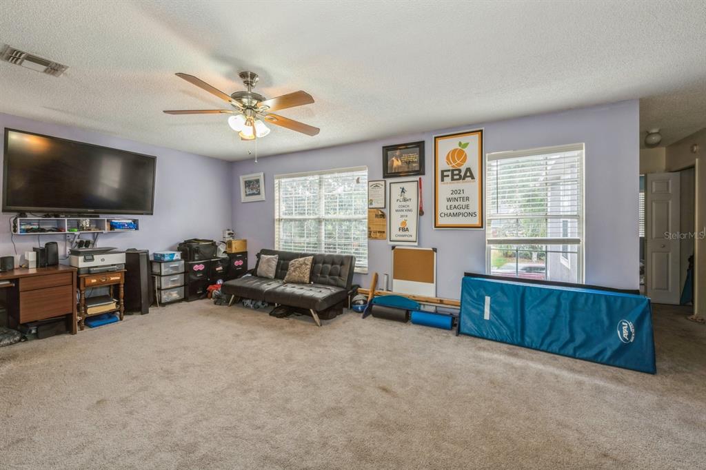 Longwood, Florida, 32750, United States, 6 Bedrooms Bedrooms, ,4 BathroomsBathrooms,Residential,For Sale,1896627