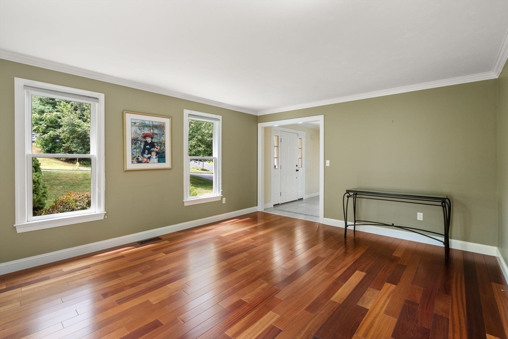 Westborough, Massachusetts, 01581, United States, 4 Bedrooms Bedrooms, ,4 BathroomsBathrooms,Residential,For Sale,1986469