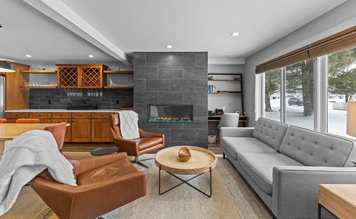 Stowe, Vermont, 05672, United States, 2 Bedrooms Bedrooms, ,2 BathroomsBathrooms,Residential,For Sale,1686552